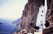 <h5>Ermita de Panagia Hasoviotisa</h5><p>Capilla de Panagia Hasoviotisa de la isla griega de Amorgos en las islas griegas de Grecia.</p>