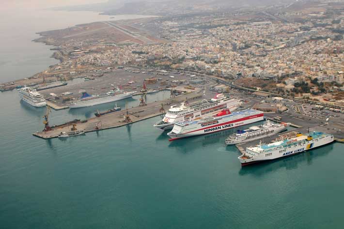 Puerto moderno de Heraklion | Barcos ferry, buques y Cruceros