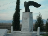 <h5>Monumento a los Tespianos</h5><p>En las Termópilas encontramos el monumento a los Tespianos que dieron su vida junto a Leónidas.</p>