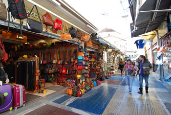 Productos tradicionales griegos para compras en Atenas