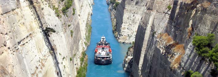 El Canal de Corinto, en el Peloponeso de la Grecia Continental