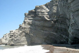 Playa de Kolumbo en Santorini