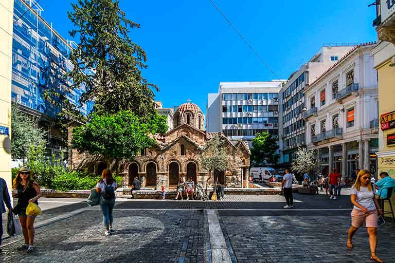 Avenida del Boulevard comercial de Ermou, la calle más commercial y de tiendas de moda de Atenas.