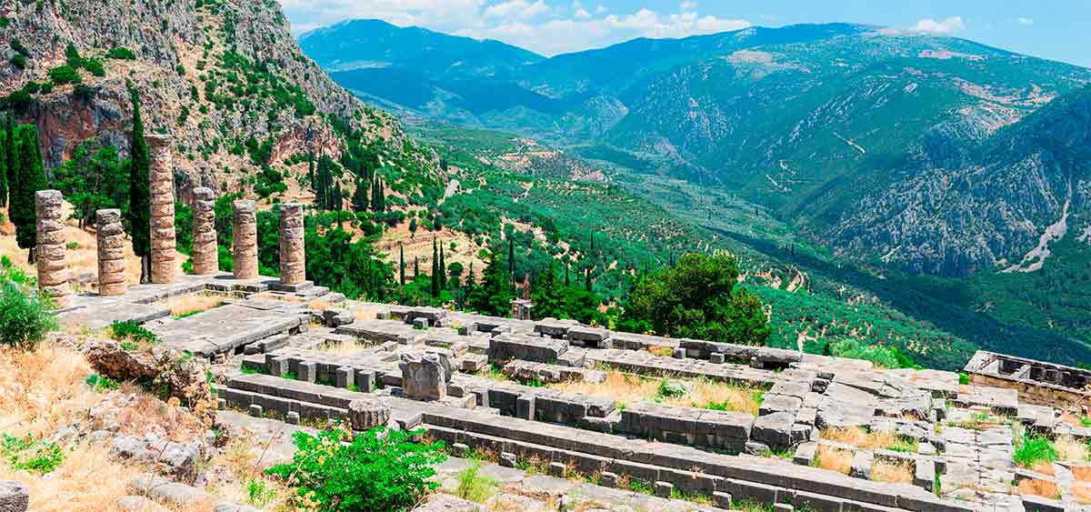 Oráculo y Santuario de Delfos desde Atenas