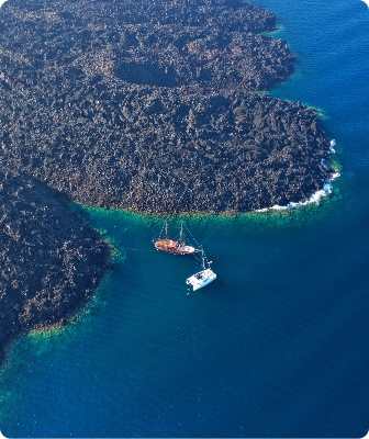 Cruceros por la Caldera de Santorini