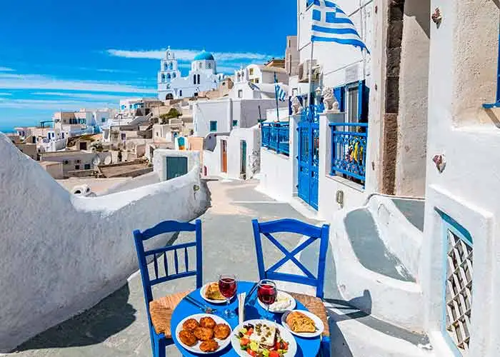 Pueblo tradicional de Pyrgos en Santorini
